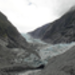 et encore plus pres ! Le drame once again c'est que la mauvaise lumiere de ce jour la ruine les couleurs des photos. Le glacier en realite est d'un blanc/bleu turquoise qui petent ! et pas un simple denivele de gris ^^
