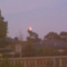 Un globo a lo lejos fuera de la casa a las 7 de la maƱana