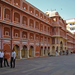 Jaipur_Palacio_de_la_Ciudad_Divan_i_Khas_fachada_ni.jpg