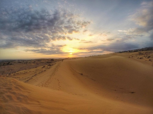 5-hour Mui Ne Sand Dunes Sunrise or Sunset Jeep Tour - Phan Biet